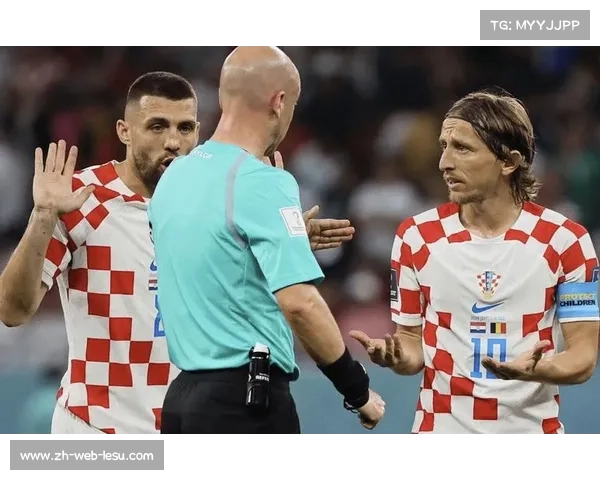 门兴霍诺拉特越位进球被吹,体毛级判引争议